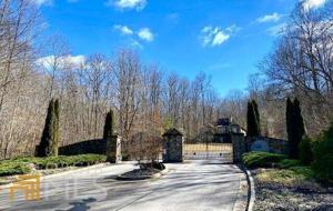 2327 Gateway Lane