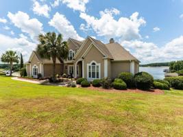 201 Pinnacle Court