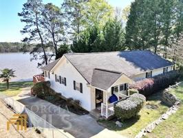 423 Lakeshore Drive