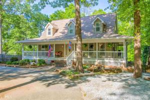 586 Winding Way