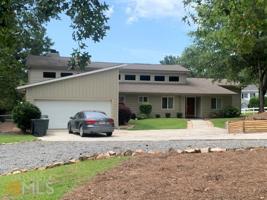 6868 Leslie Lane