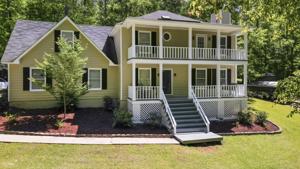 206 Lakeshore Way