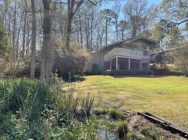 322 Lakeshore Way