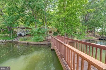 915 Ernest Gibson Road