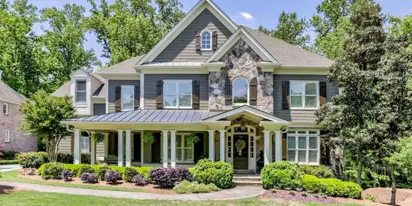 1085 Lake Shore Overlook