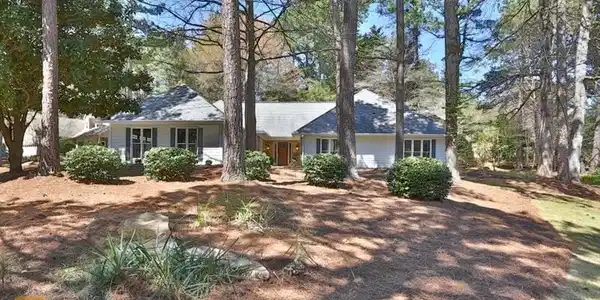 200 Lake Pines Pte