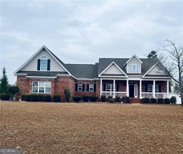 423 Emily Circle NW