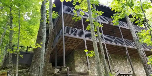 360 Mulligan Way