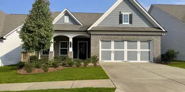 206 Hickory Bluffs Parkway