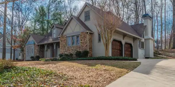 242 Churchill Heights