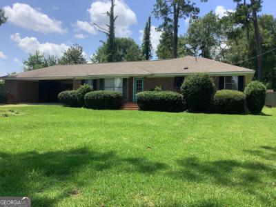 354 Smoak Bridge Cir, Warwick GA 31796