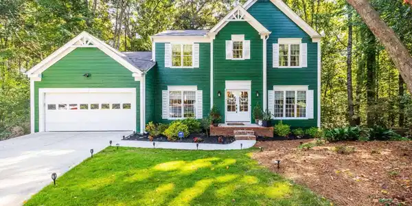 6615 Maid Marion Close