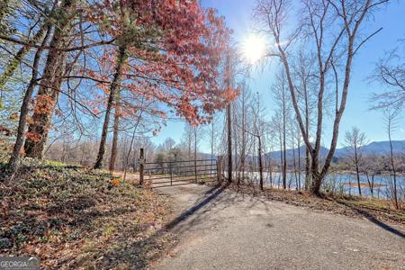 314 Lakeside Drive, Hiawassee GA 30546