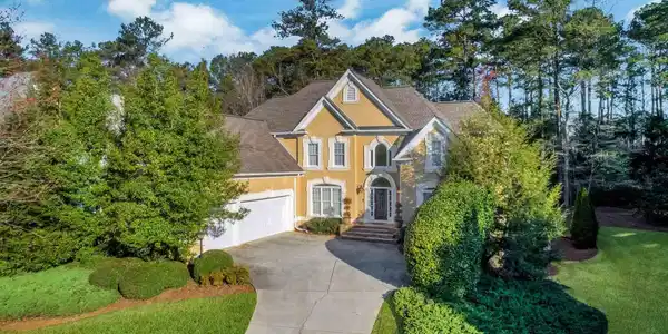 1630 Queensland Ct