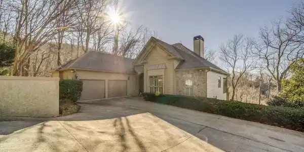 518 Sassafras Mountain Trl