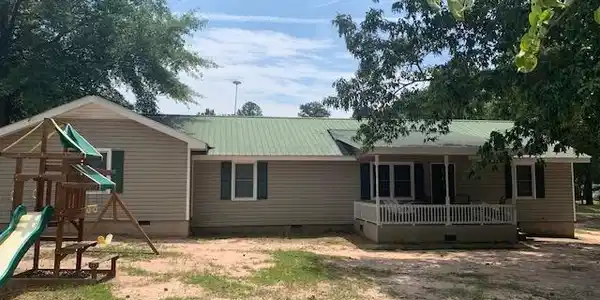 1120 Pineview Dr