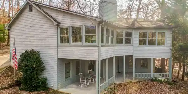 364 Lake View Trce