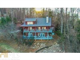 913 Lakeview Dr