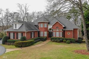211 Lakeshore Dr