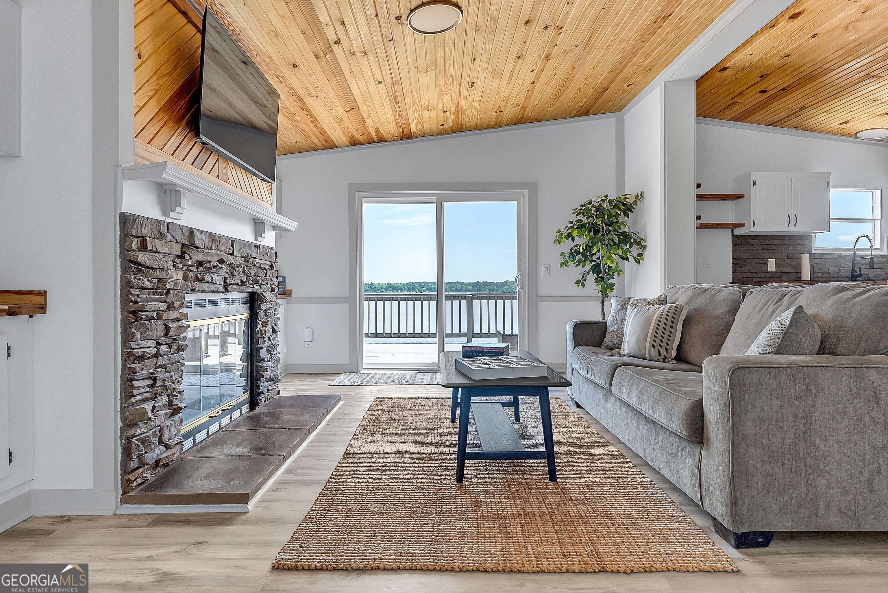 Image 4: Tongue & Grove ceilings! Lakeview !
