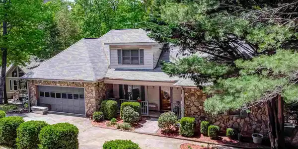 237 Fox Den Circle