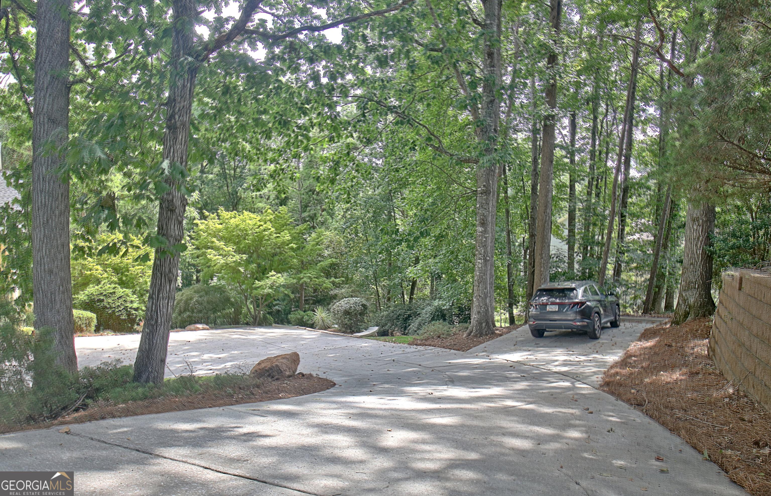 Image 4: Parking Pad