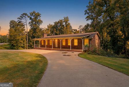 1042 Lakeland Drive, Toccoa GA 30577