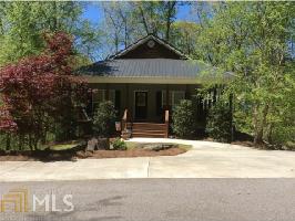 621 Lakeshore Dr