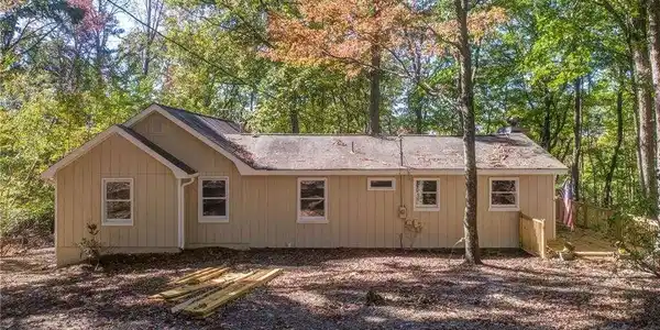 1181 Hickory Cv