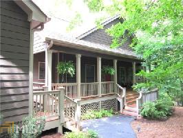 718 Wake Robin Dr