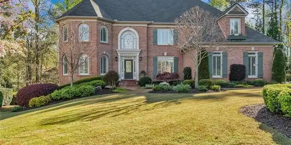 2225 Lake Shore