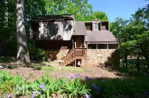 380 Lakeshore Dr