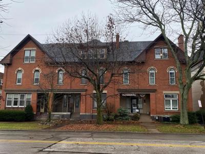 403 W 6TH Street
