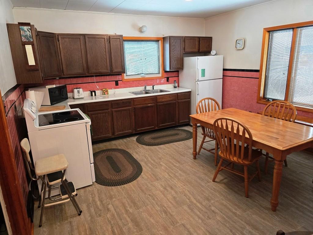 Image 2: Kitchen