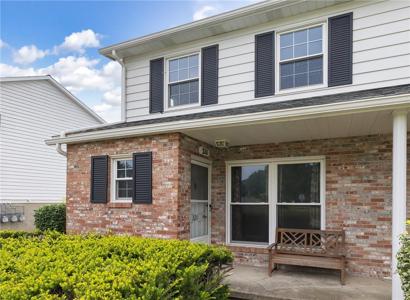 320 HILLCREST Drive