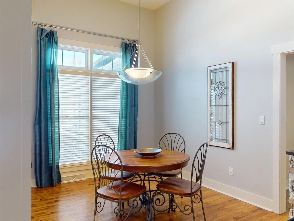 Image 3: Dining Room - 13' x 10'