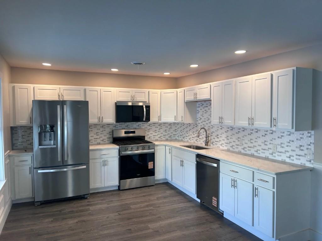 Image 4: Full Kitchen