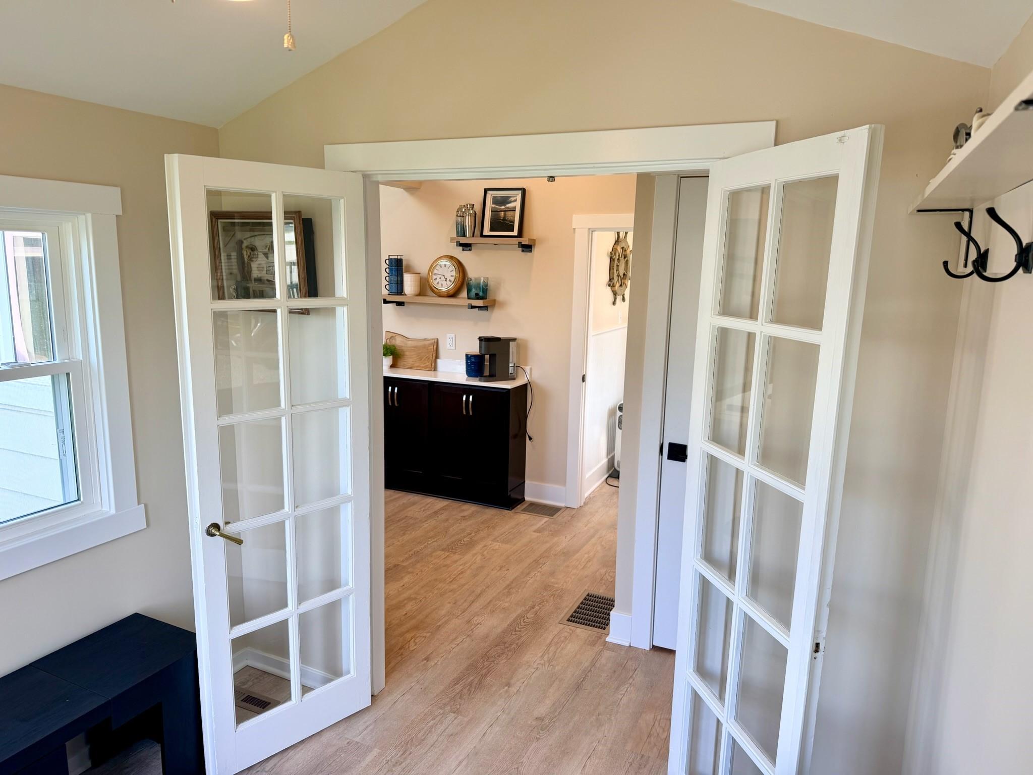 Image 3: Double doors