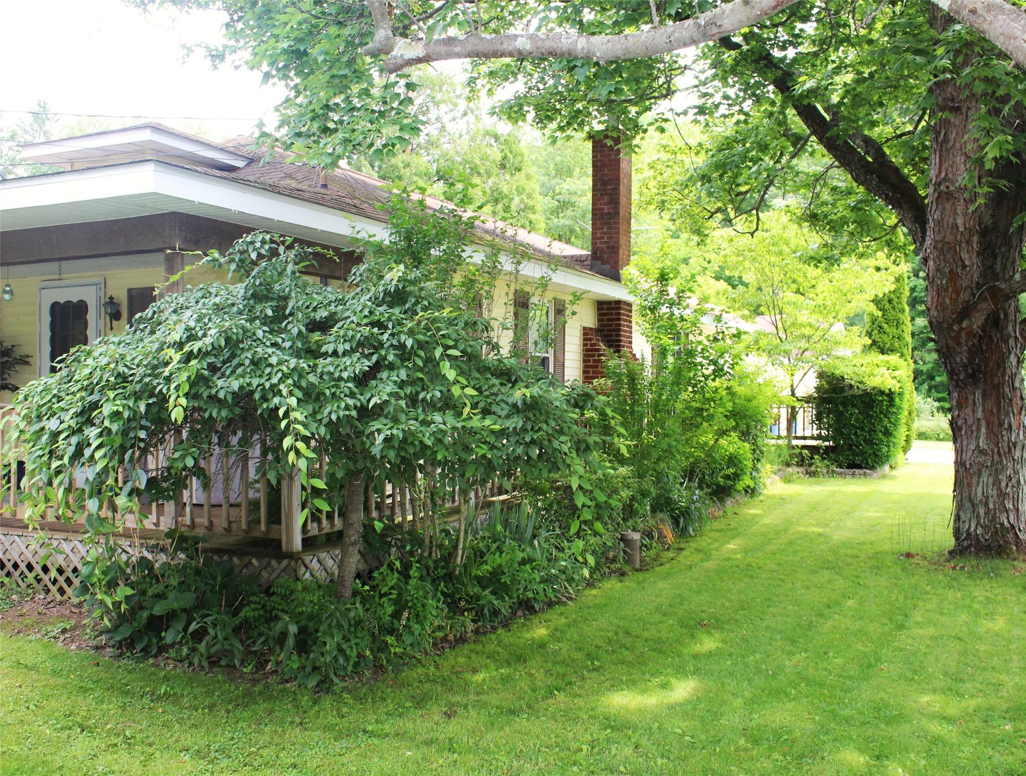 Image 4: Side of Home
