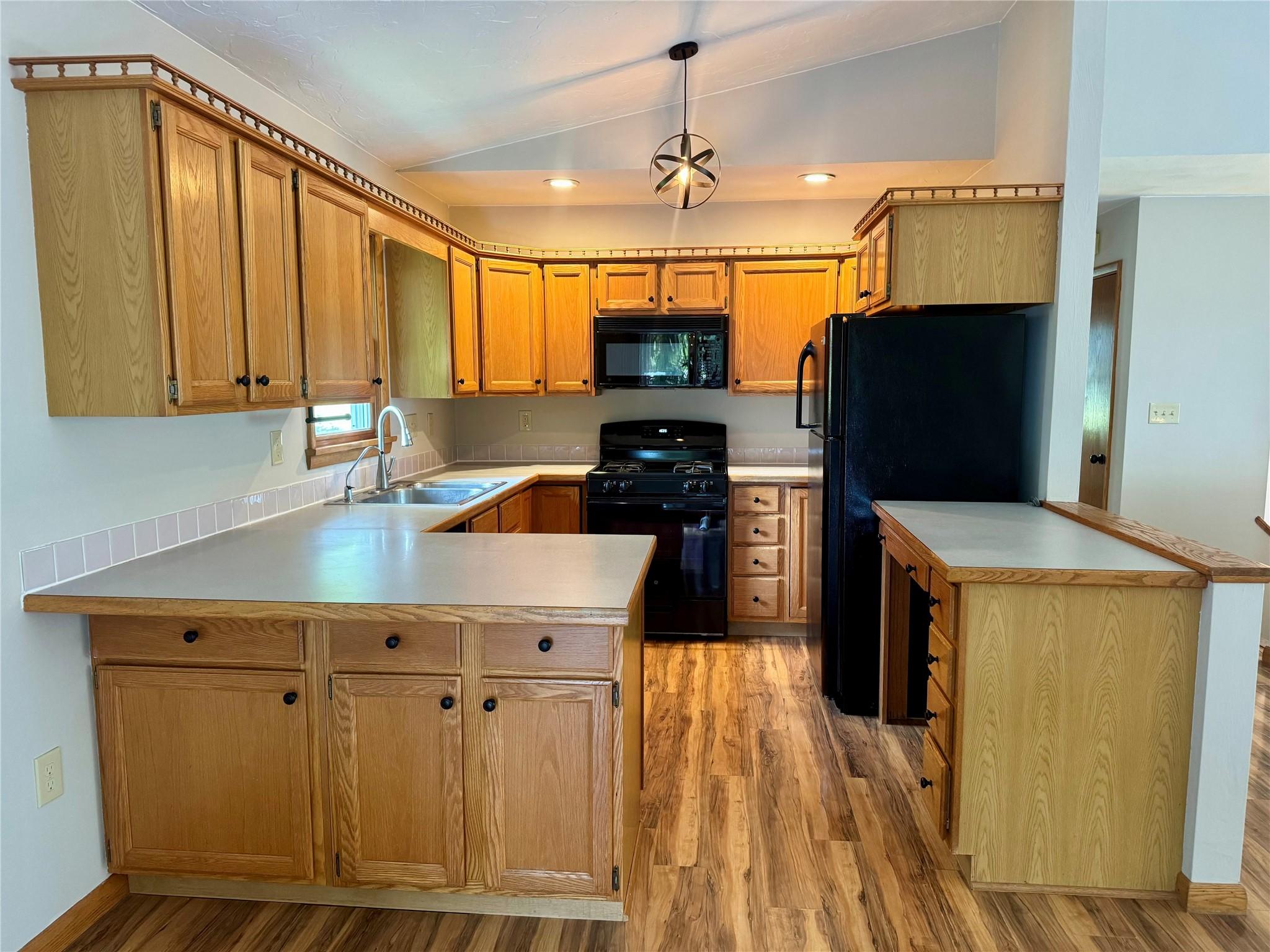 Image 2: Kitchen