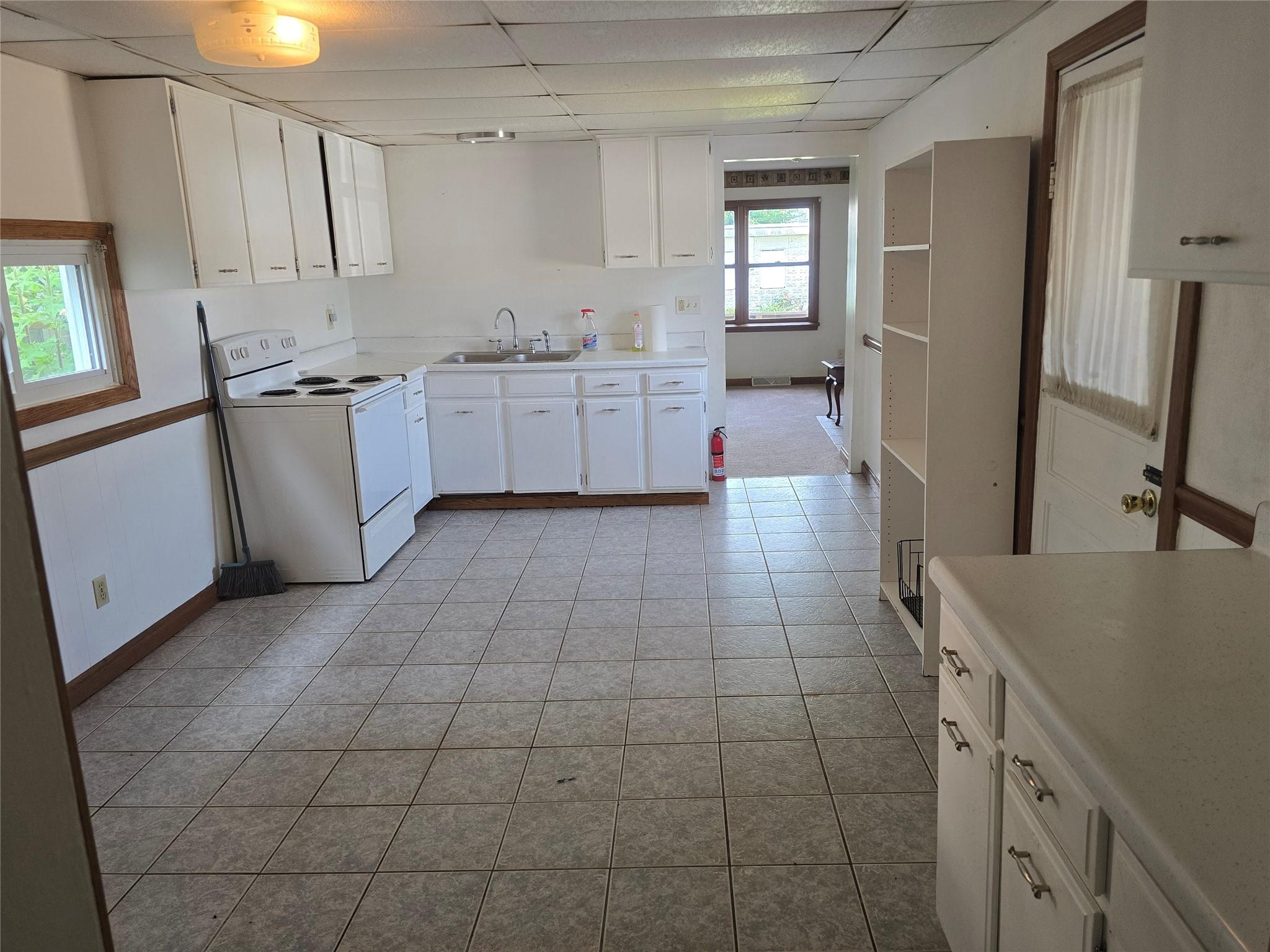 Image 2: Kitchen