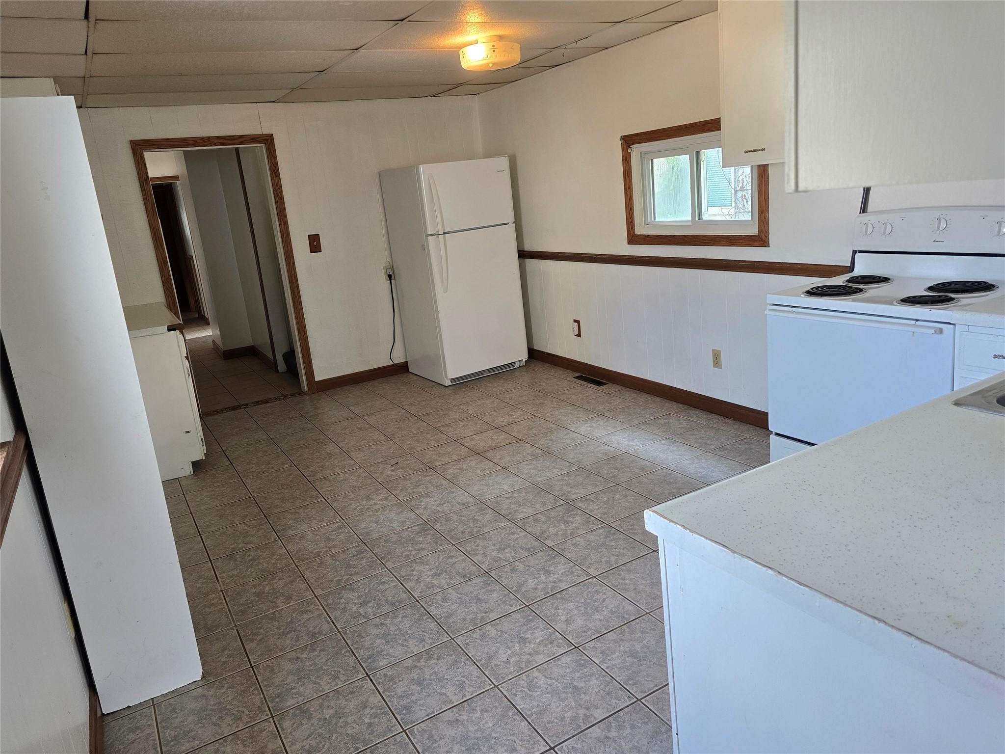 Image 3: Kitchen