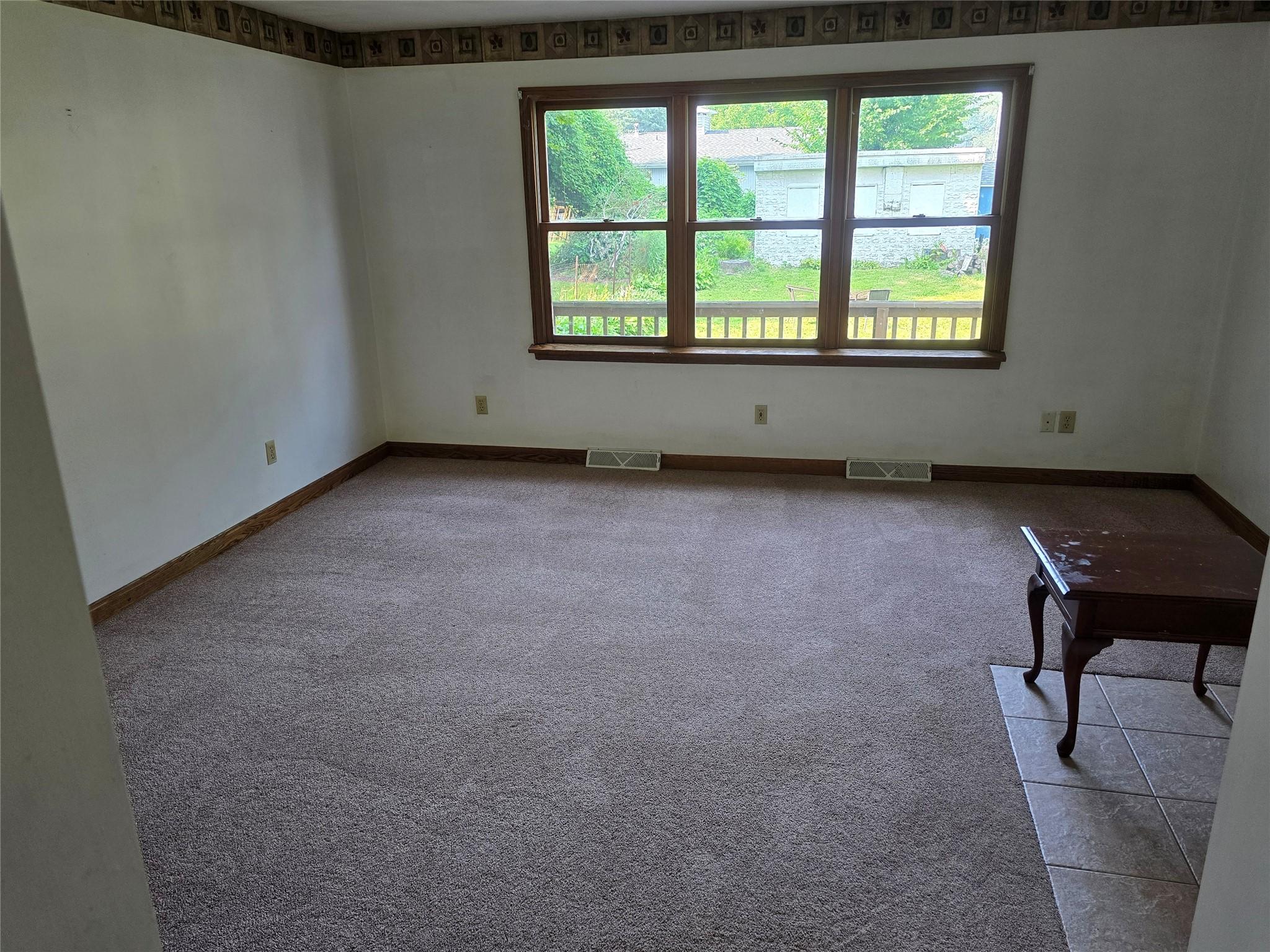 Image 4: Living room