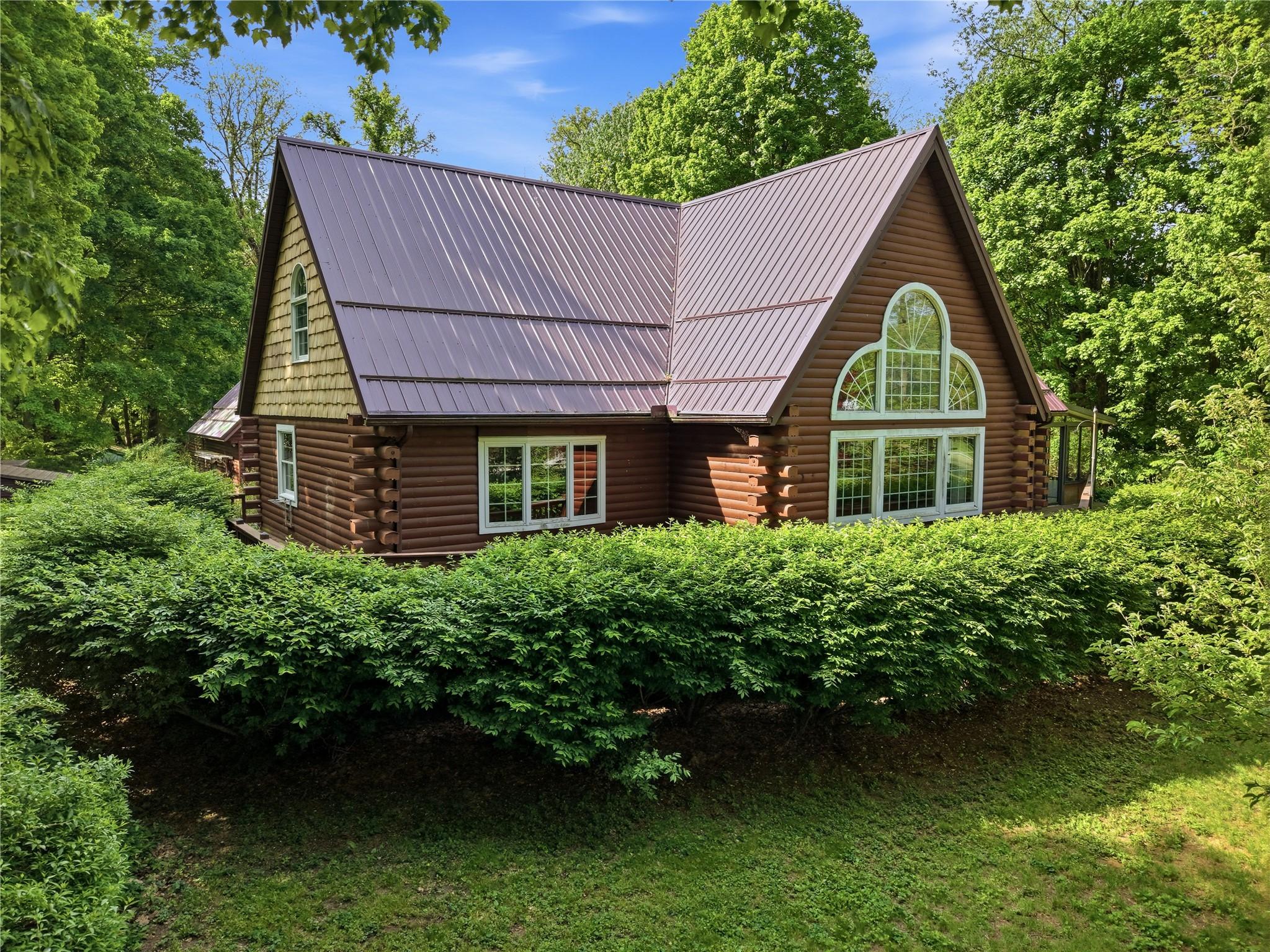Image 1: 13723 Old Lake Road/ Log Cabin
