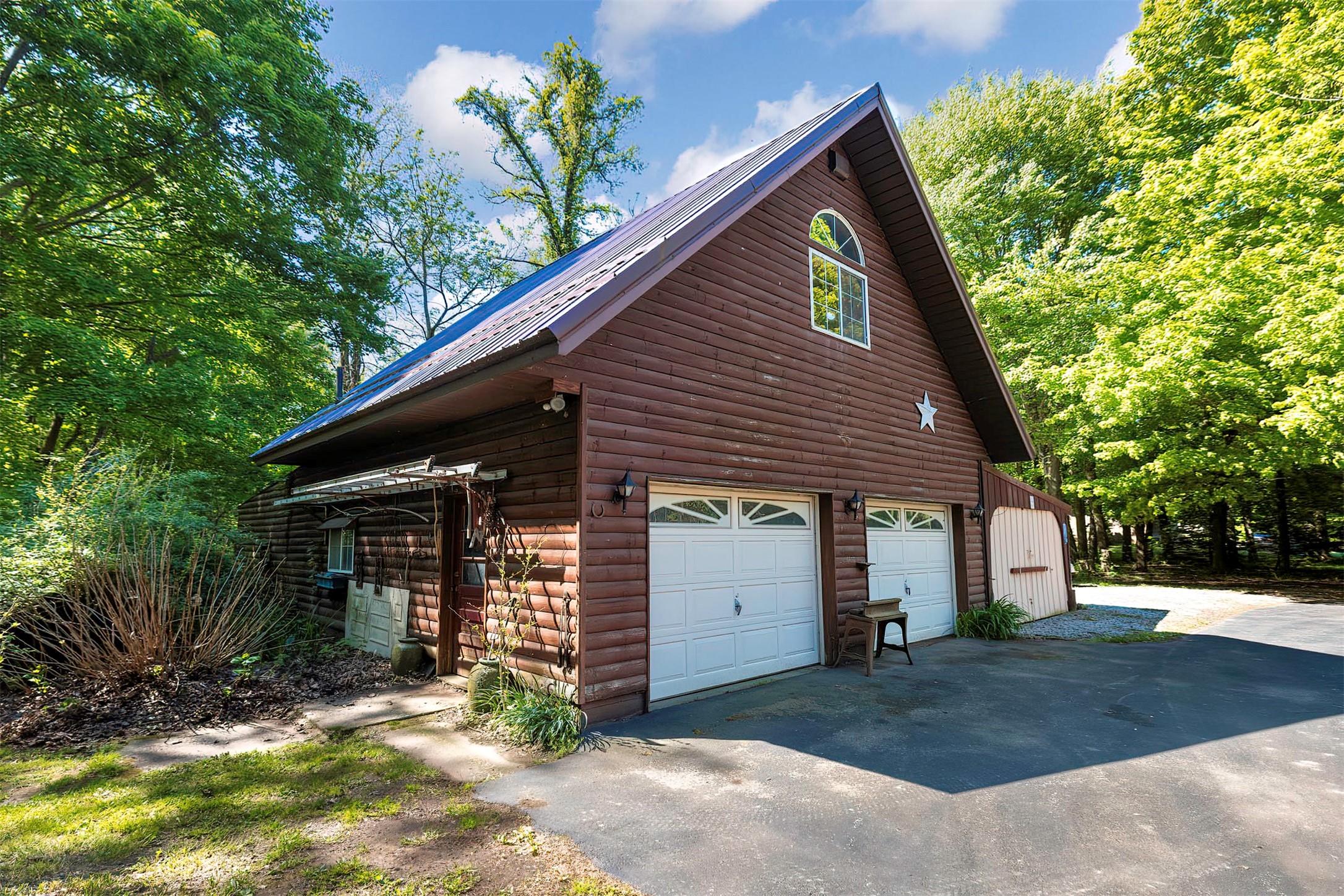 Image 2: Detached 2- car garage with apt above.