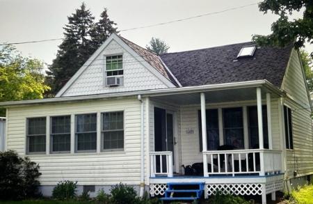607 LAKESIDE DR Drive