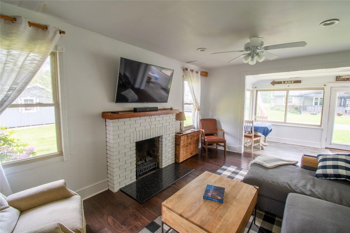 Image 3: Living space