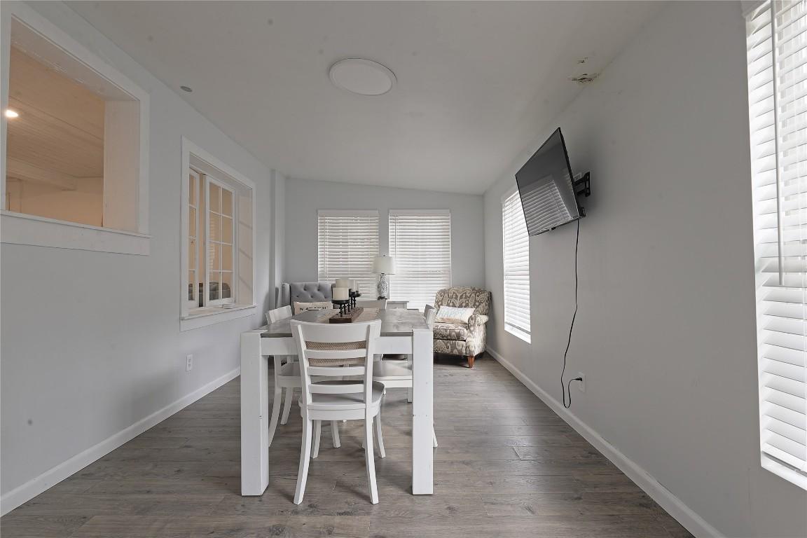 Image 2: Dining Area / Flex Living