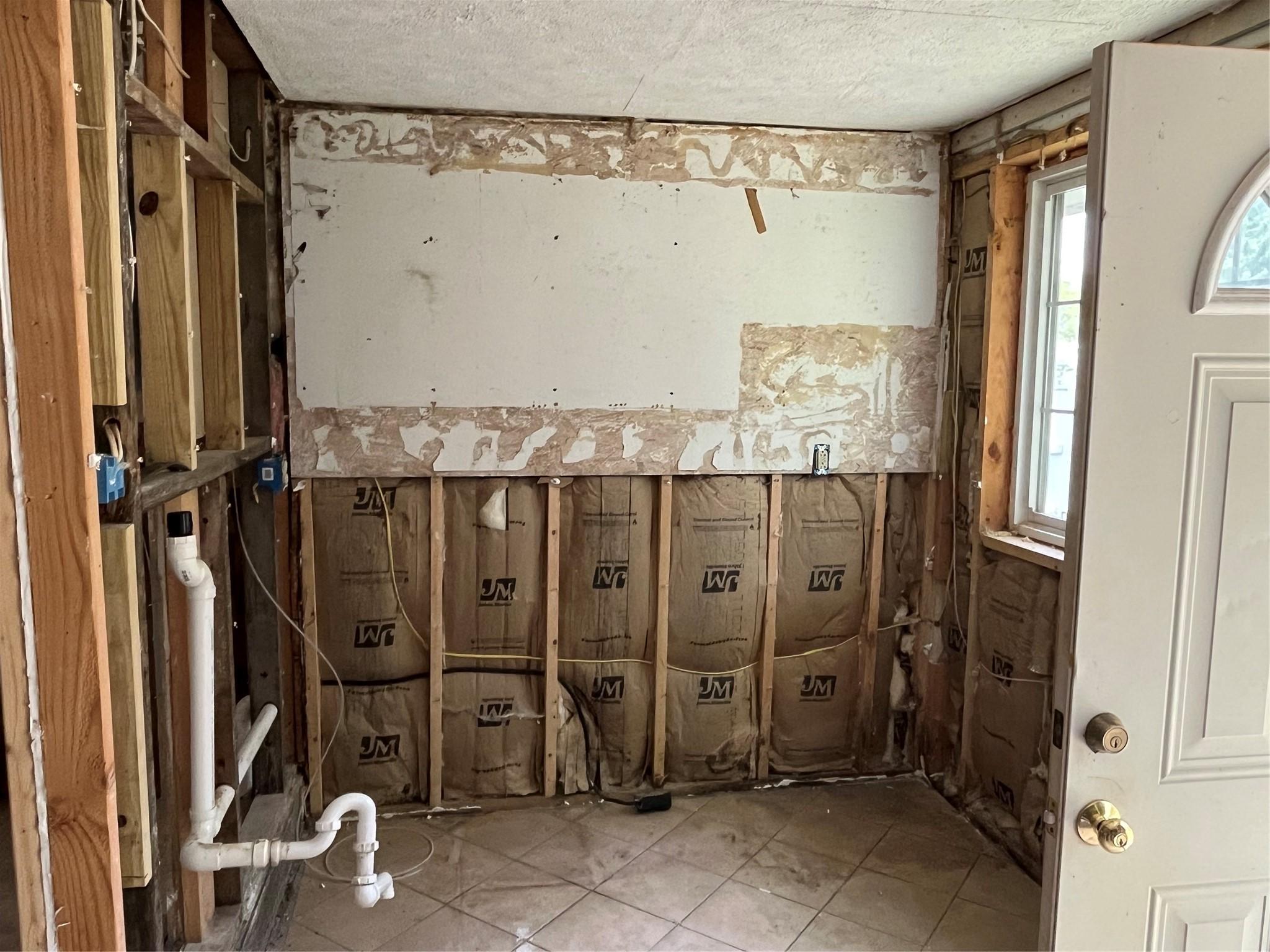 Image 2: Kitchen