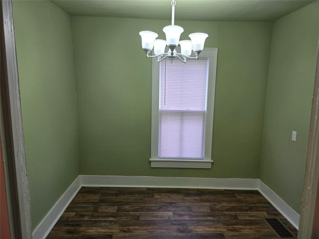 Image 3: Dining room